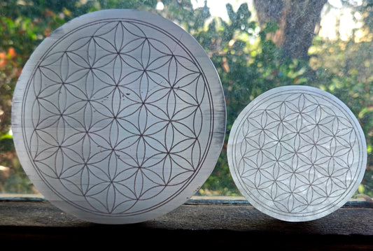 Selenite Patterned Plates